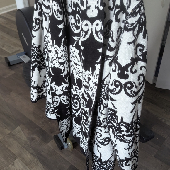 Elegant Vintage Alfani Geometric design Black & White Reversable Sweater/Jacket - Picture 10 of 16